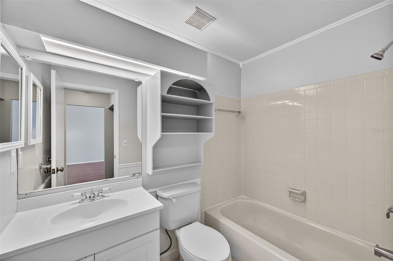 BELLE OAK VILLAS - Residential