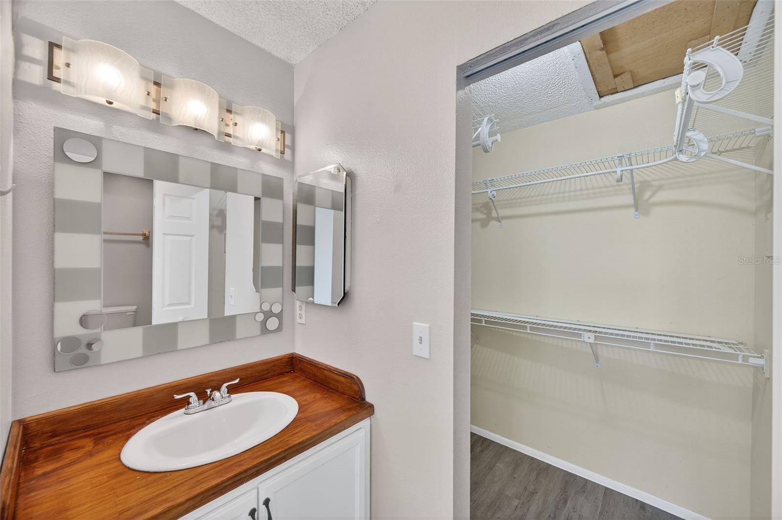 BELLE OAK VILLAS - Residential