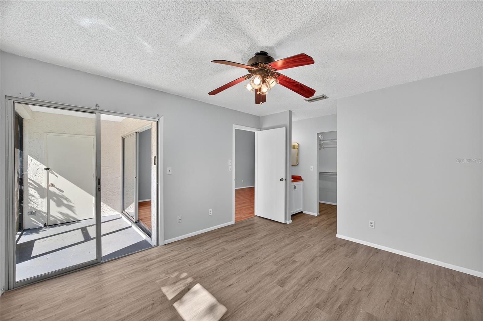 BELLE OAK VILLAS - Residential