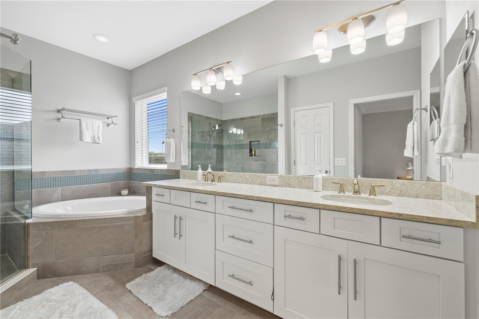 ARBOR LAKES ON PALMER RANCH - Residential