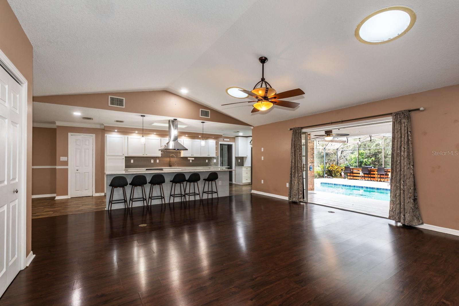 COUNTRY CLUB VIEW SUB - Residential