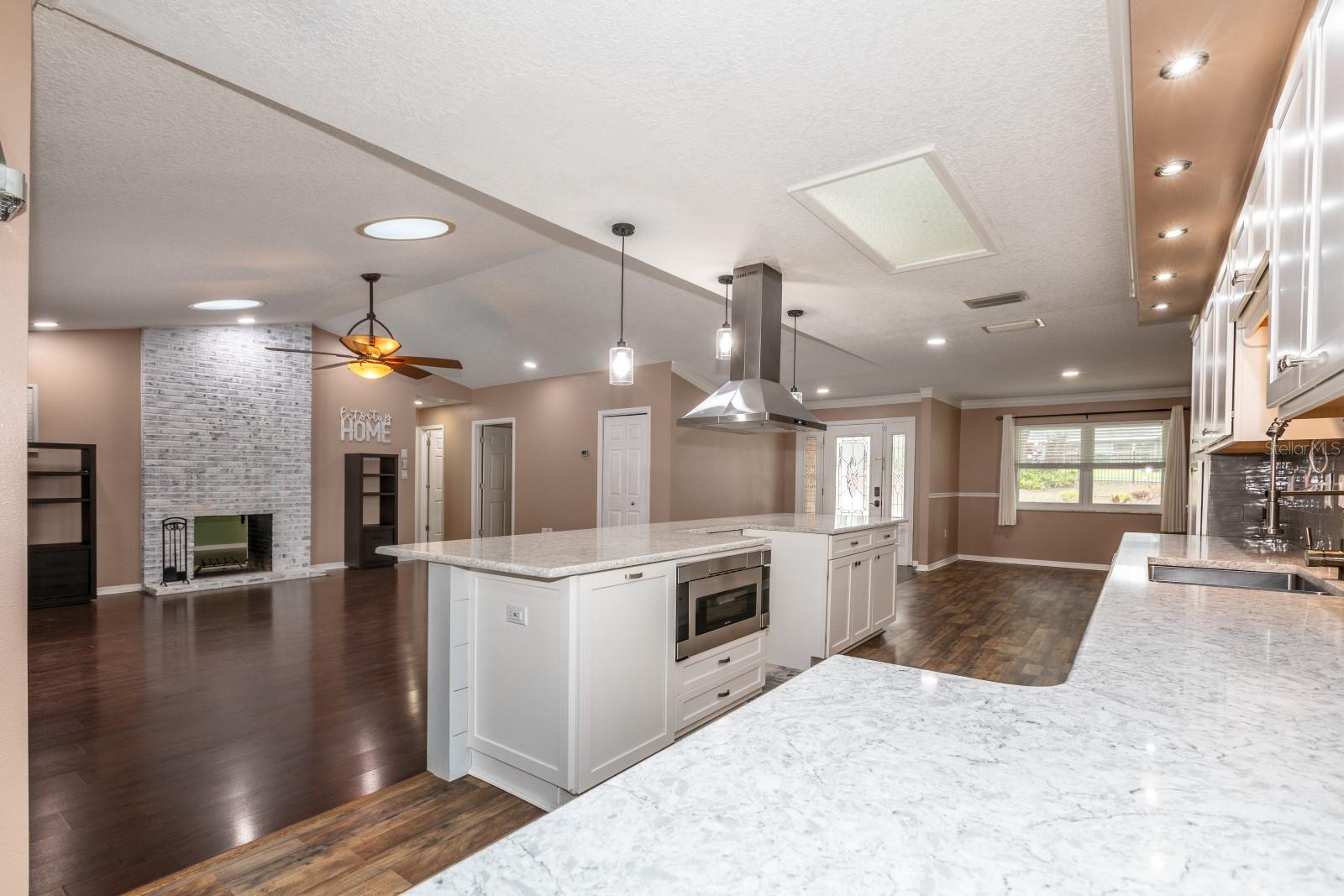 COUNTRY CLUB VIEW SUB - Residential