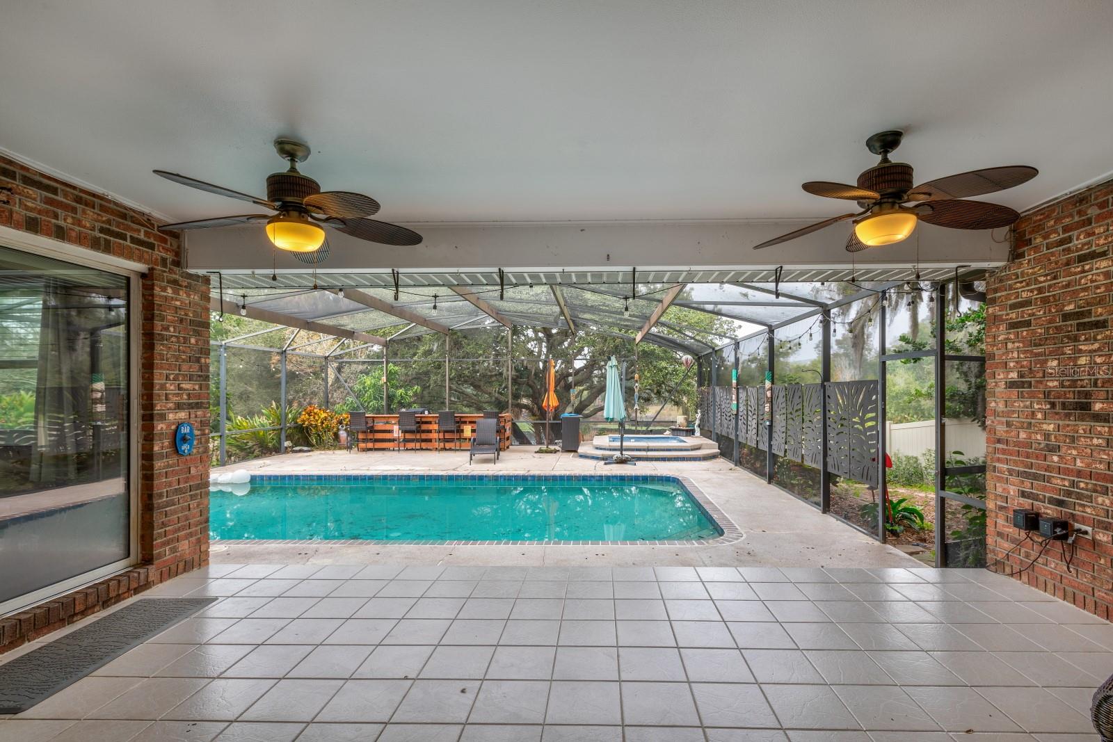 COUNTRY CLUB VIEW SUB - Residential