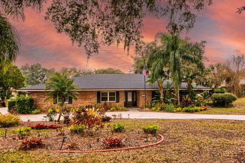 Photo of 33719 Overton Drive, Leesburg, FL 34788 (MLS # G5105439)