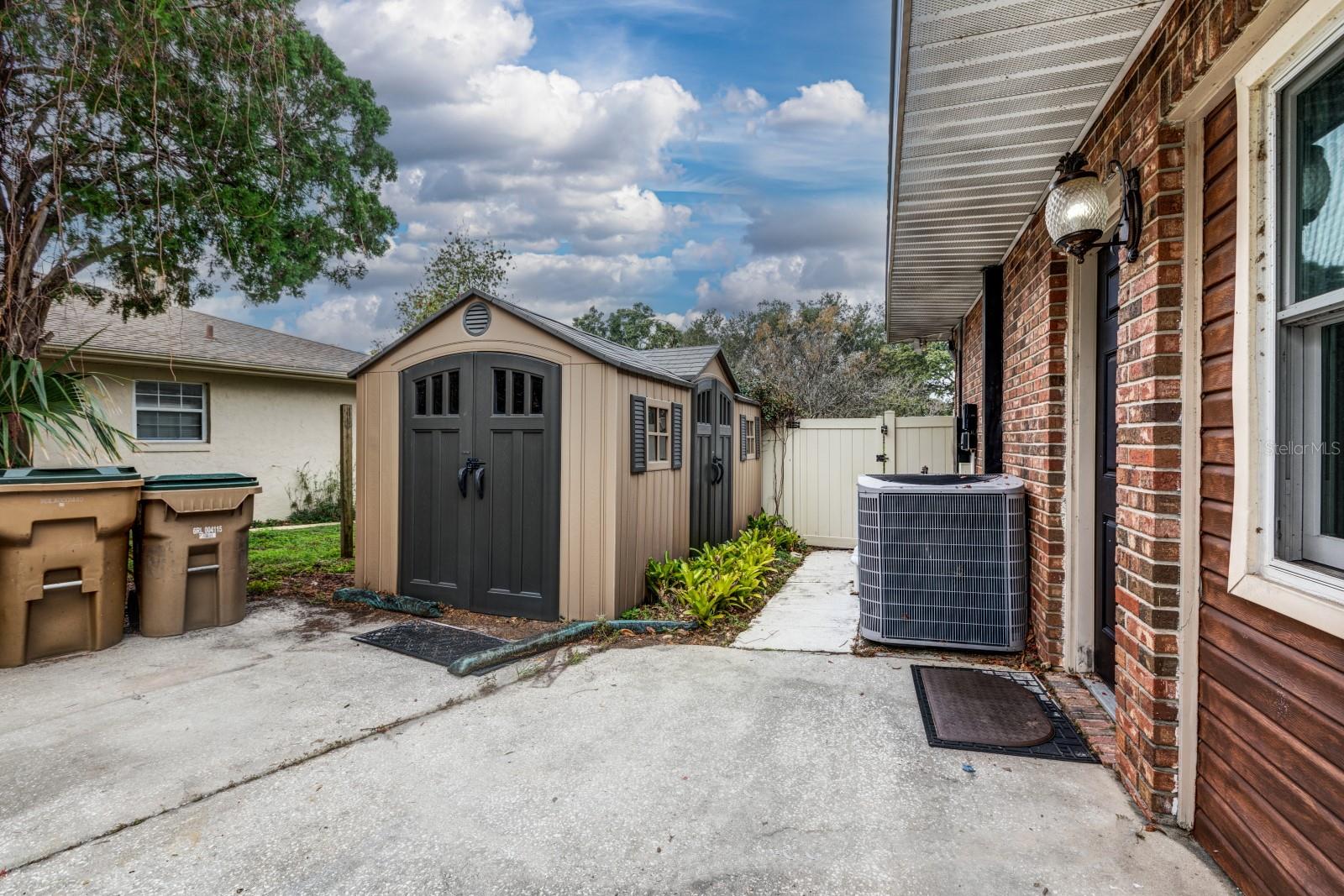 COUNTRY CLUB VIEW SUB - Residential