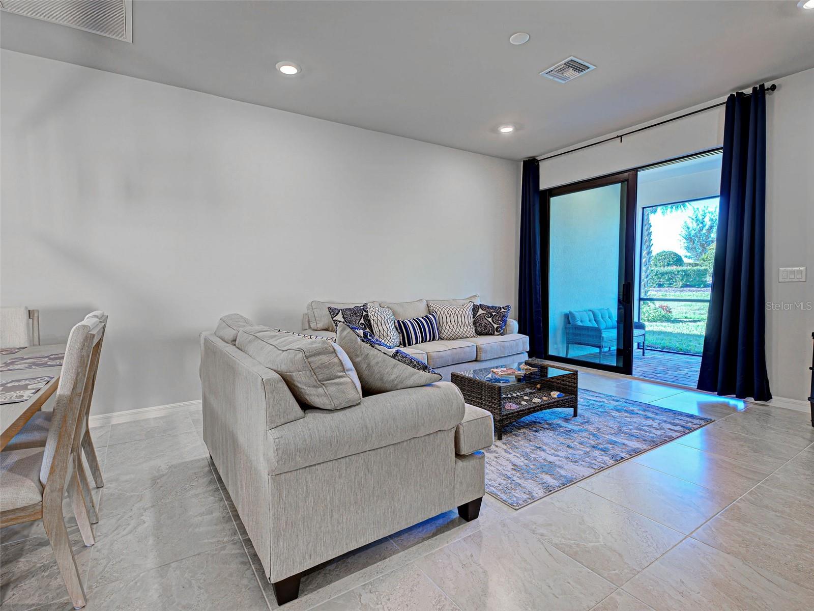 ISLANDWALK/THE WEST VLGS PH 5 - Residential