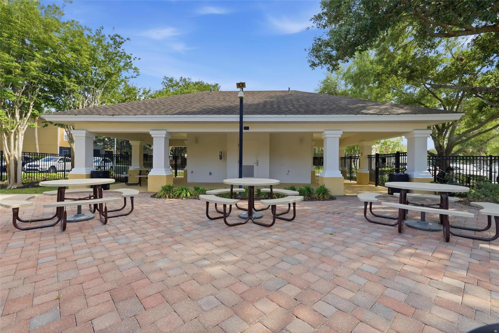 REGENCY OAKS UNIT ONE - Residential