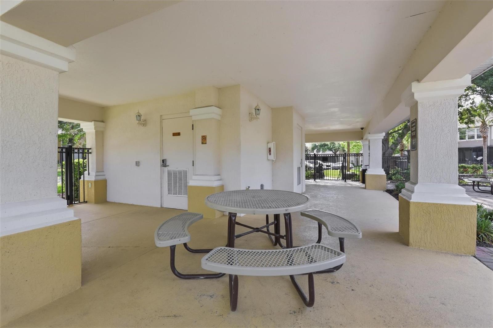 REGENCY OAKS UNIT ONE - Residential