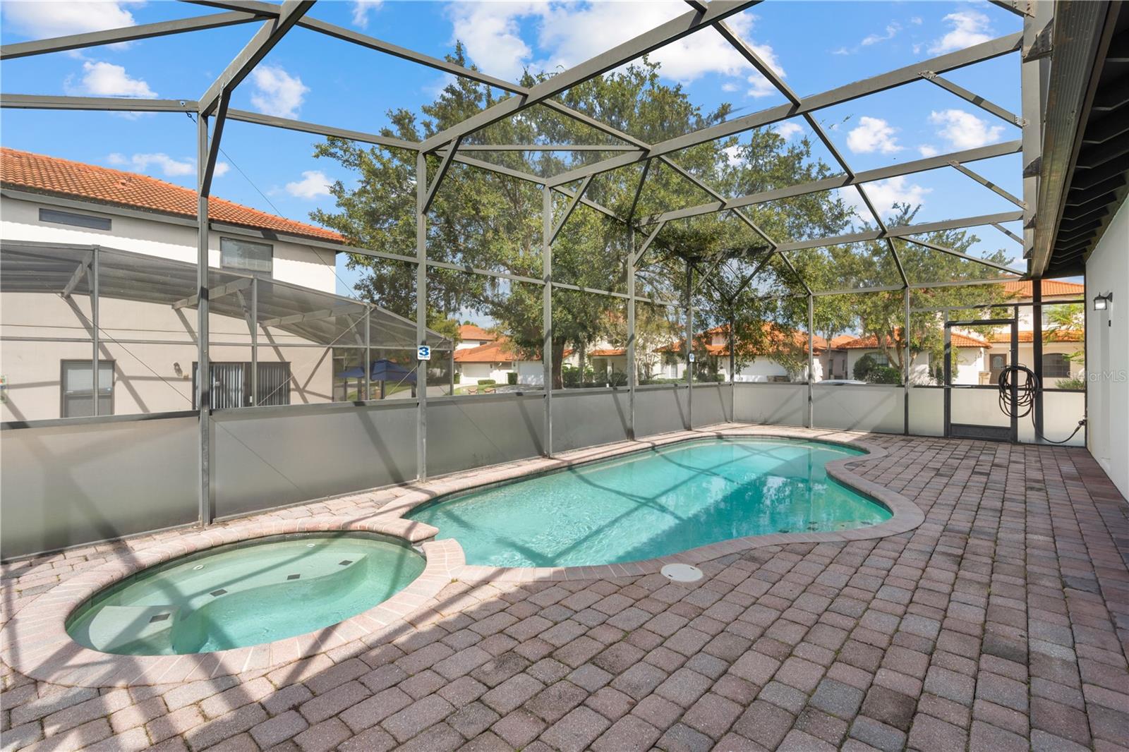 HIGH GROVE UNIT 02 - Residential