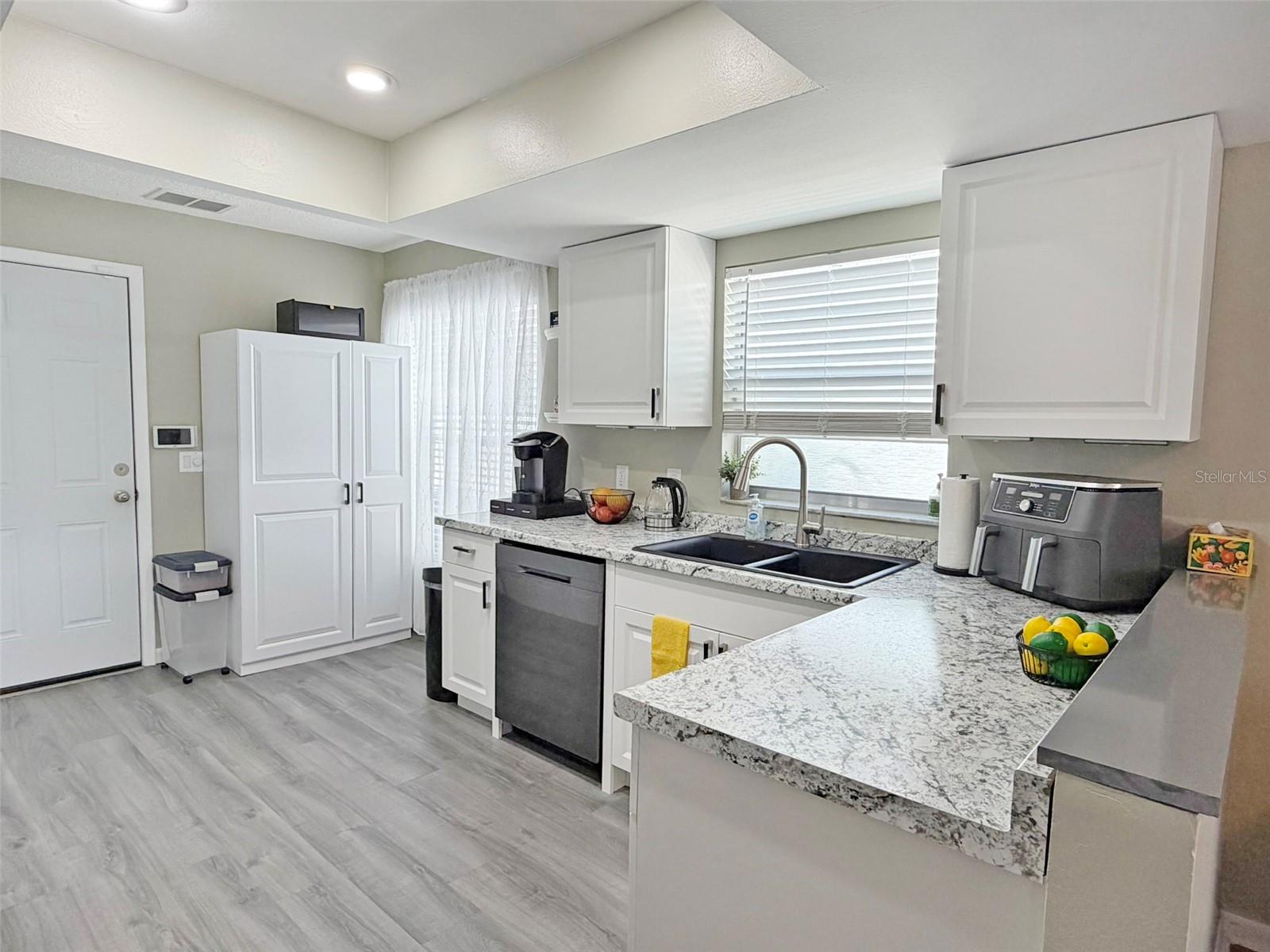 TEMPLE OAKS - Residential