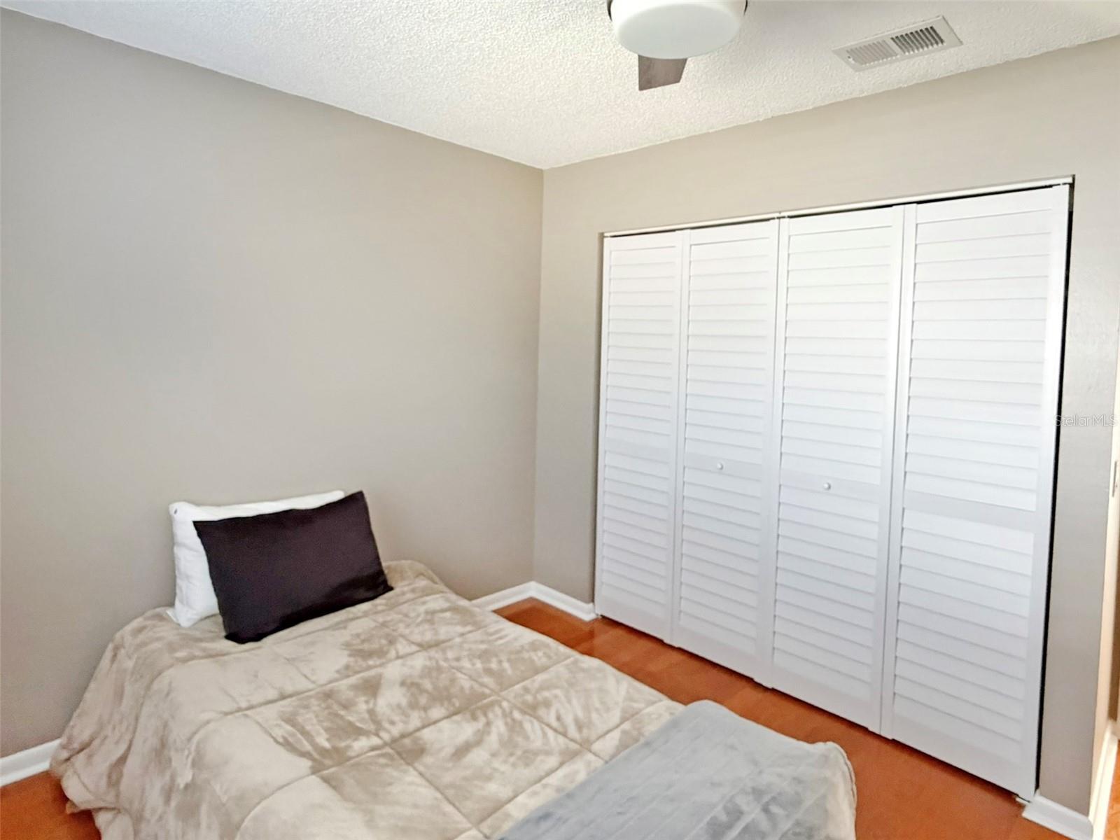 TEMPLE OAKS - Residential