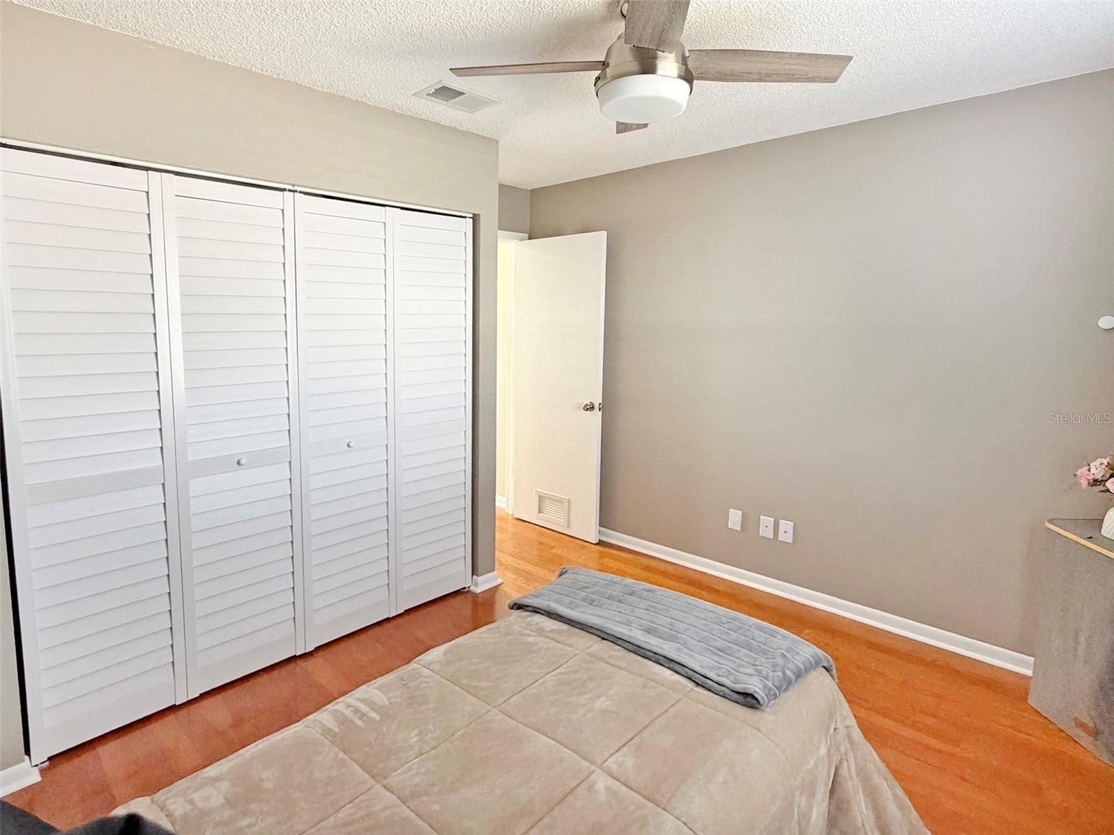 TEMPLE OAKS - Residential