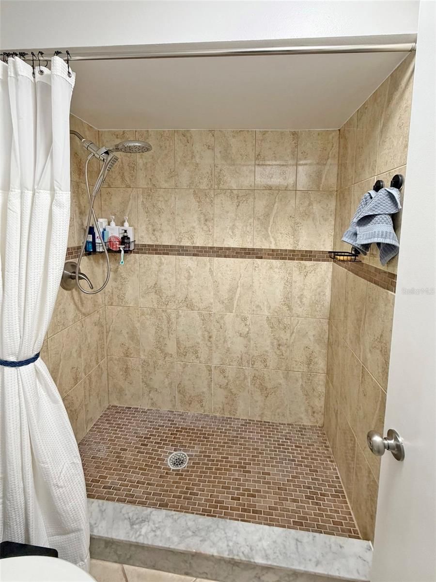 TEMPLE OAKS - Residential