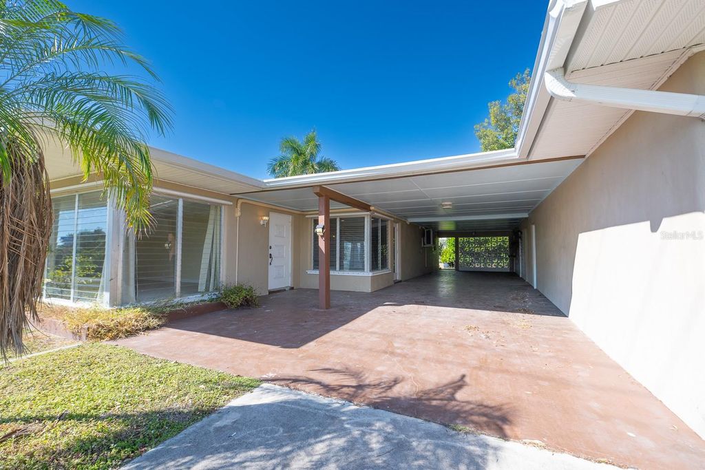 Photo of 410 W Charlotte Avenue, Punta Gorda, FL 33950 (MLS # C7520603)