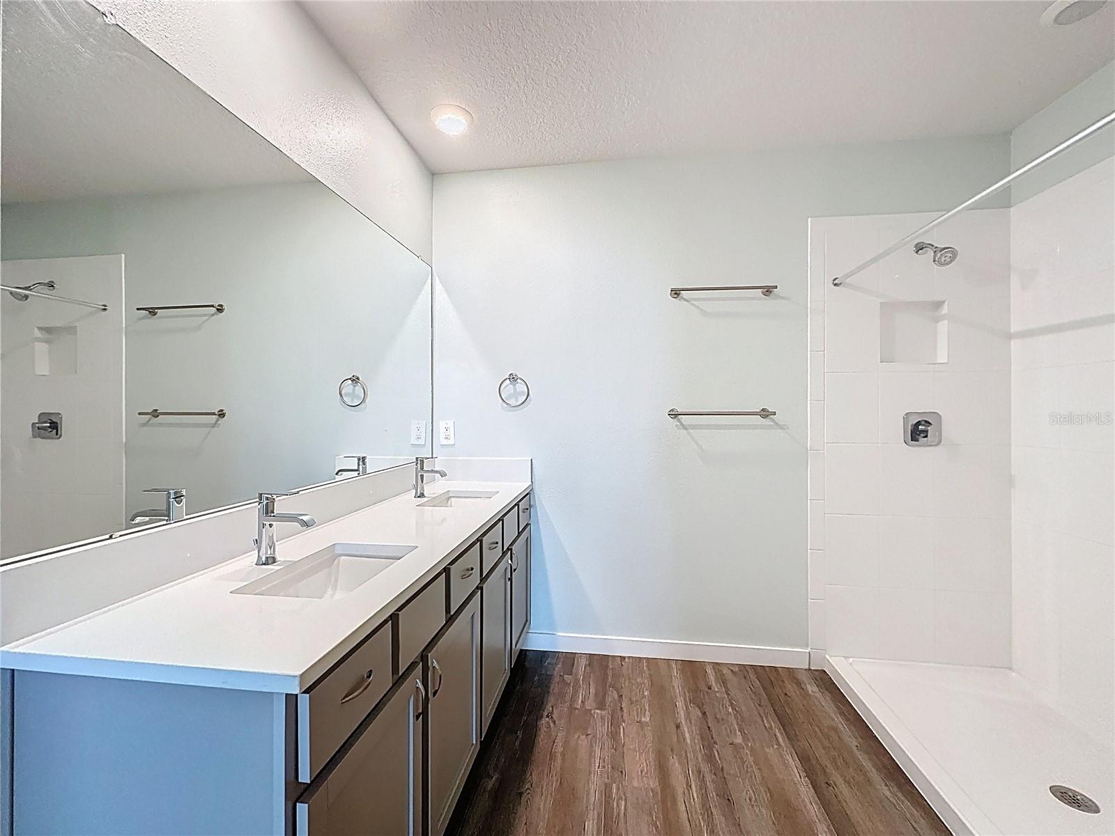 STAR FARMS PH IV SUBPH D & E - Residential