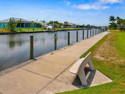 A home in PORT CHARLOTTE