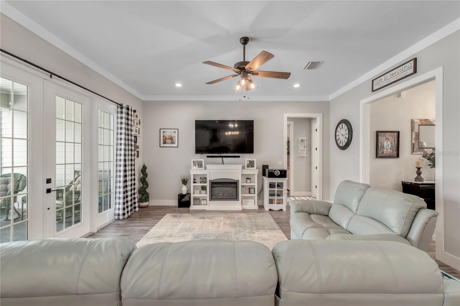 EQUESTRIAN SPGS - Residential