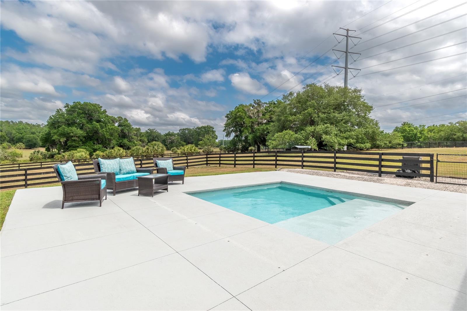 EQUESTRIAN SPGS - Residential