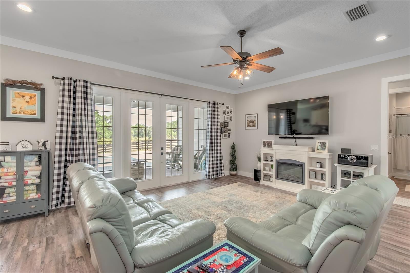 EQUESTRIAN SPGS - Residential
