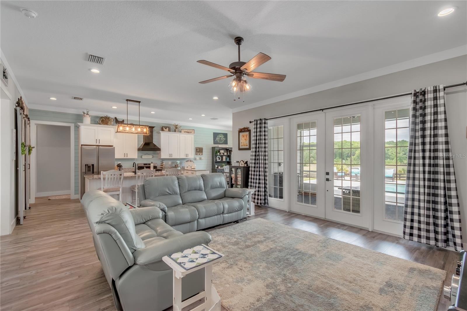 EQUESTRIAN SPGS - Residential