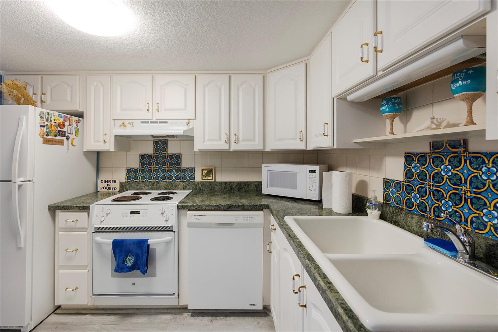 ZODIAC CONDO - Residential