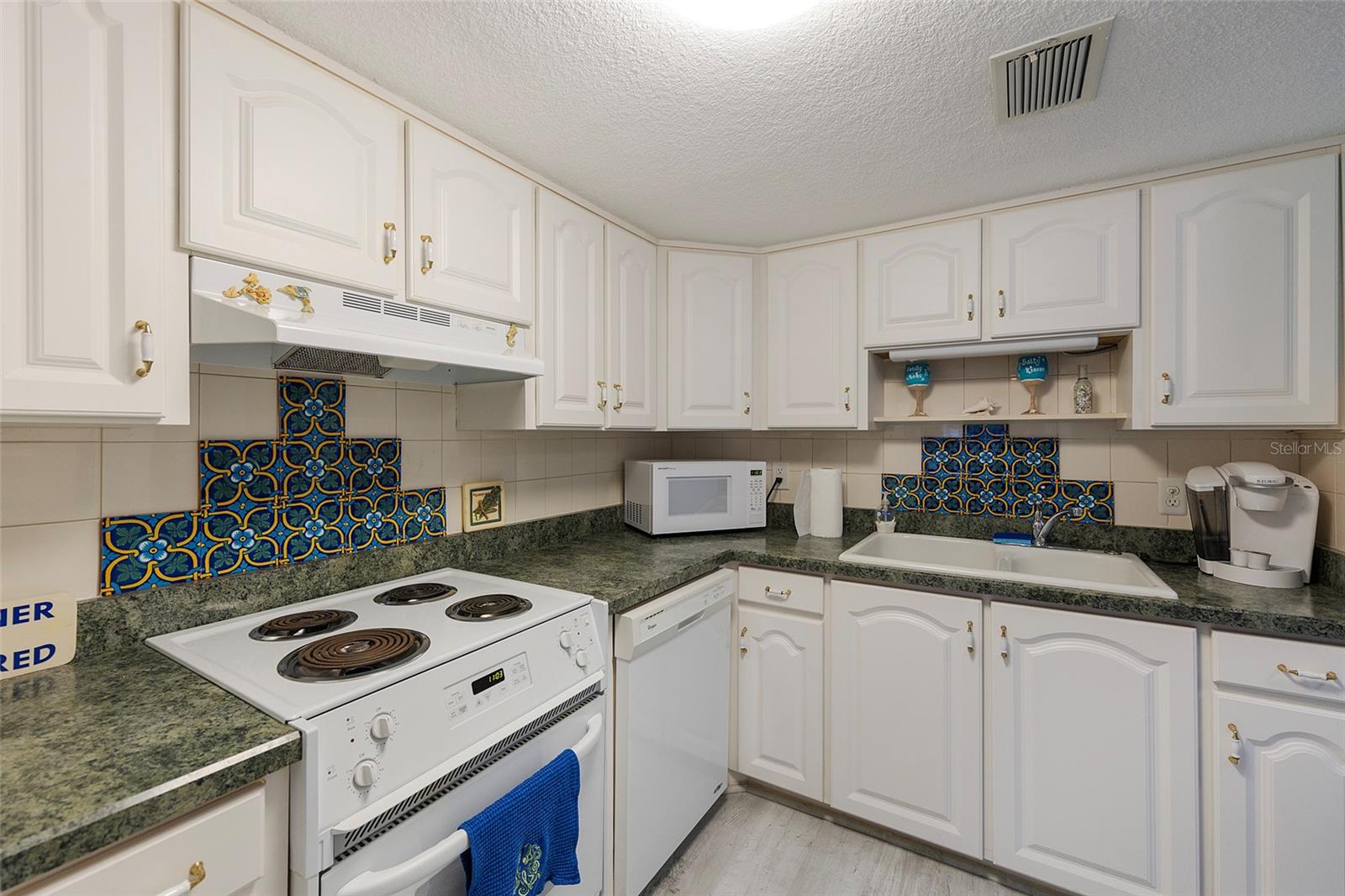 ZODIAC CONDO - Residential