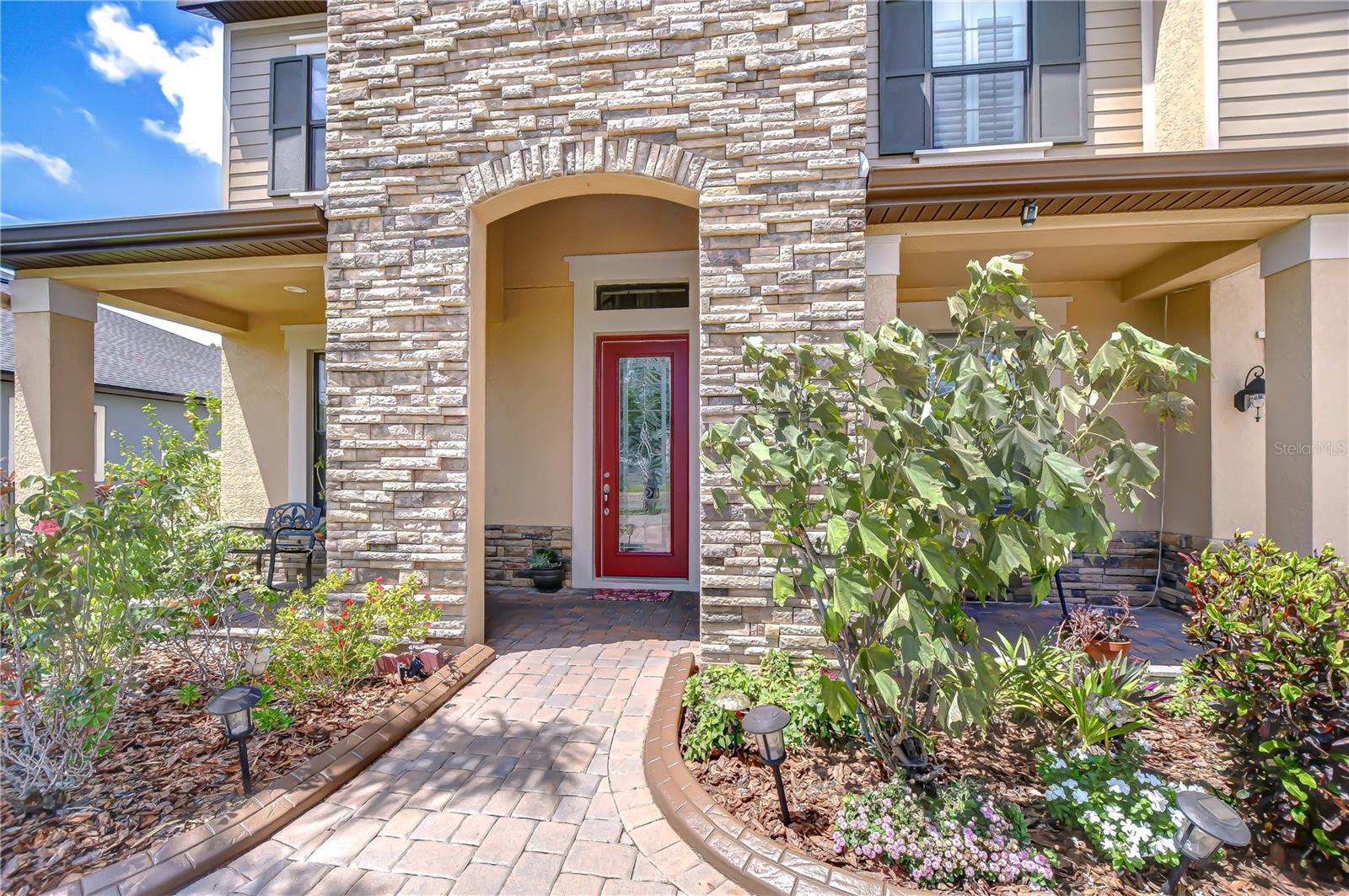 2566 LAKE MANOR DRIVE