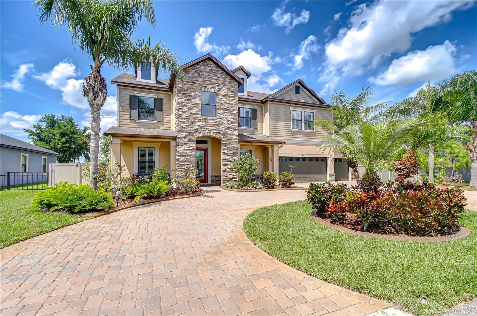 2566 LAKE MANOR DRIVE
