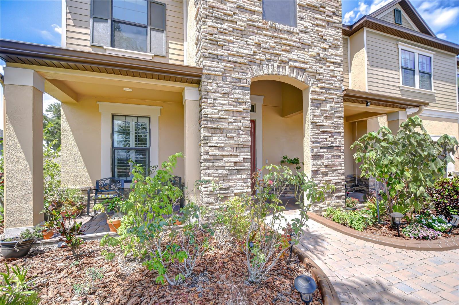 2566 LAKE MANOR DRIVE