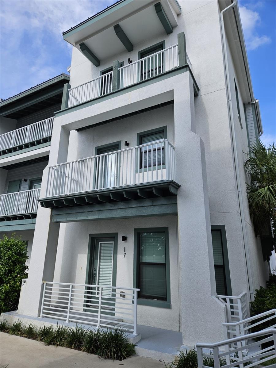 HIGHLAND TWNHMS - Residential Lease