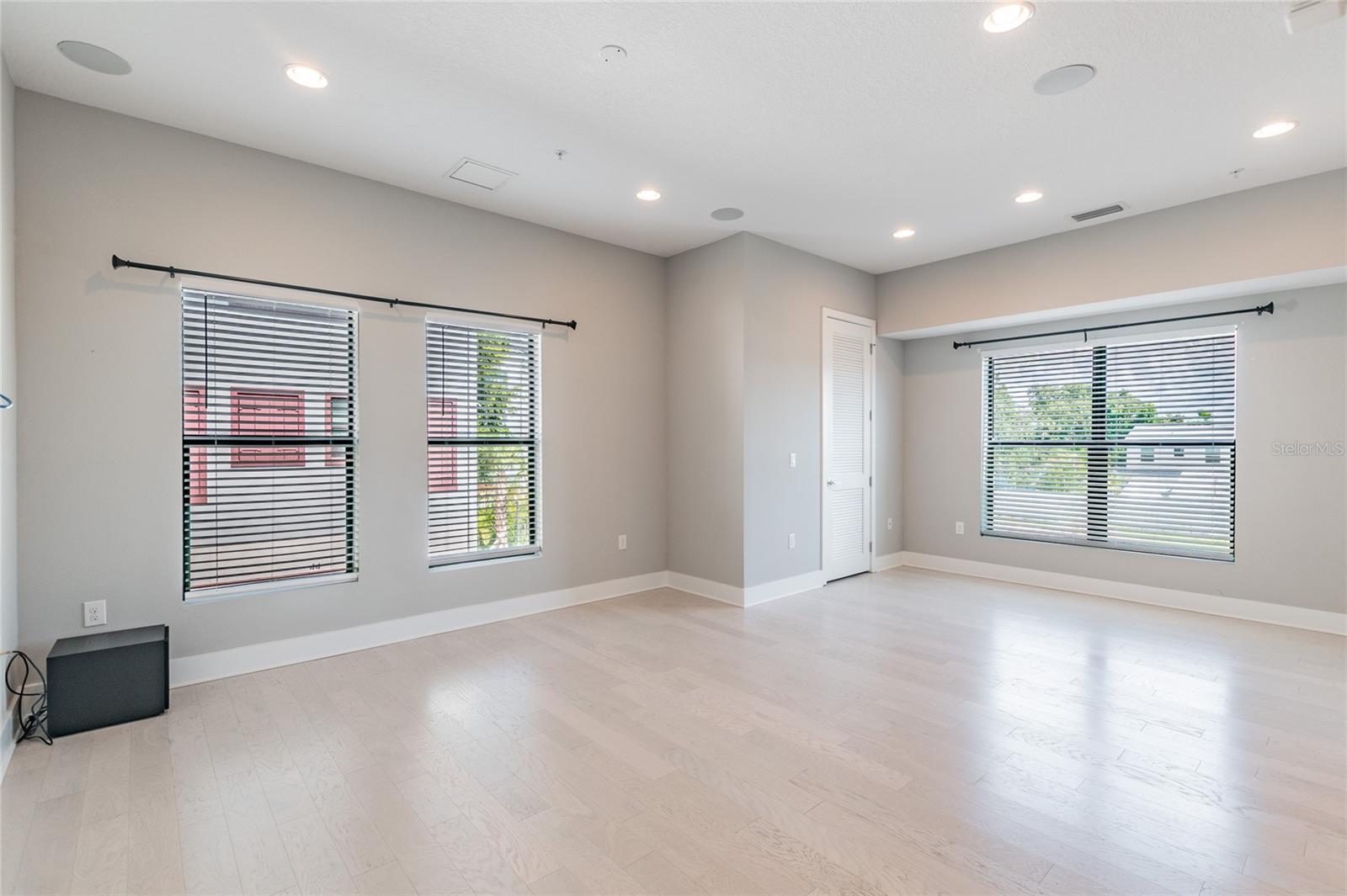 HIGHLAND TWNHMS - Residential Lease