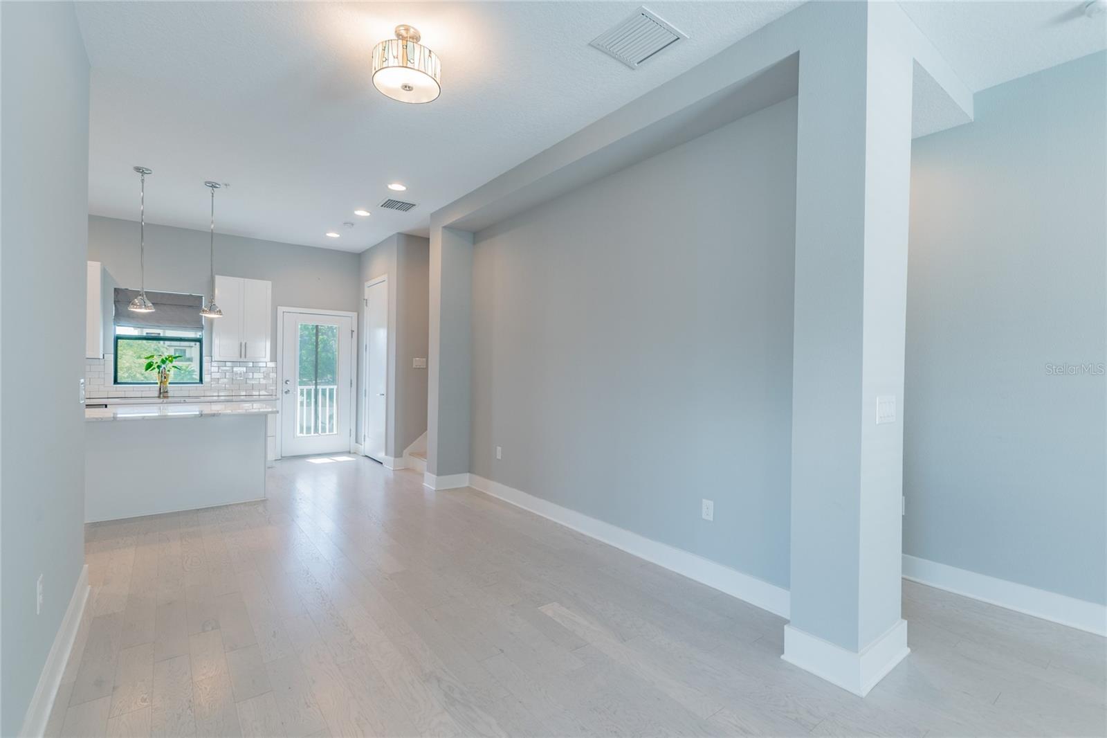 HIGHLAND TWNHMS - Residential Lease