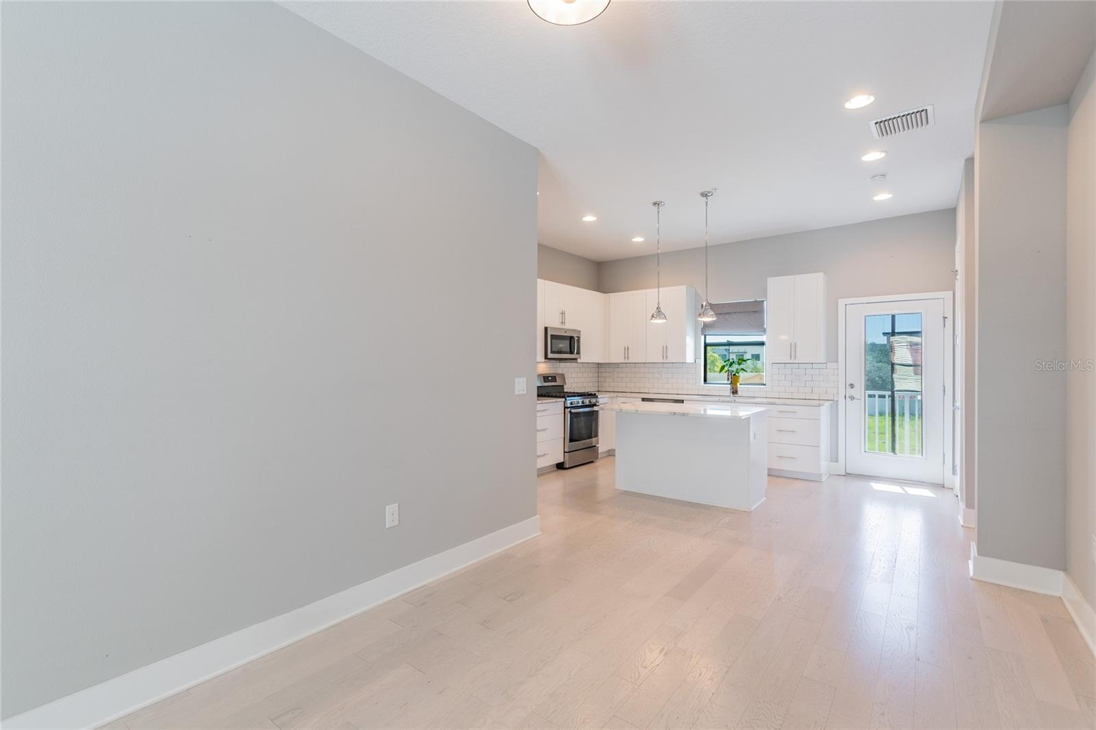 HIGHLAND TWNHMS - Residential Lease