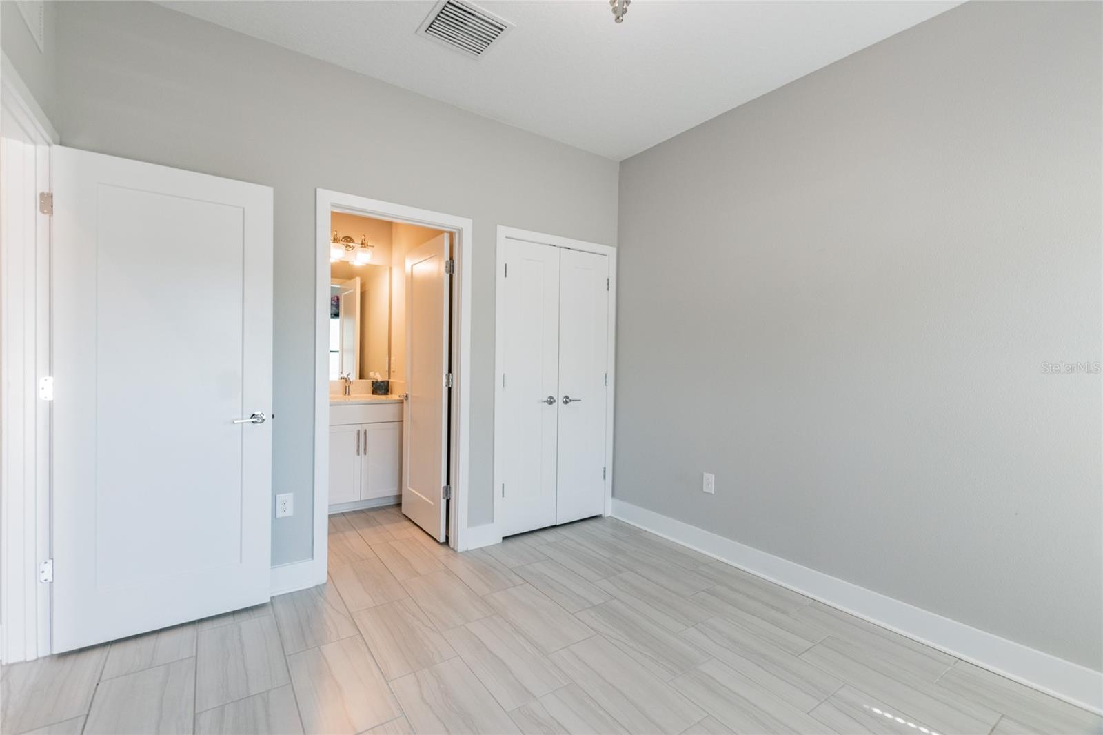 HIGHLAND TWNHMS - Residential Lease