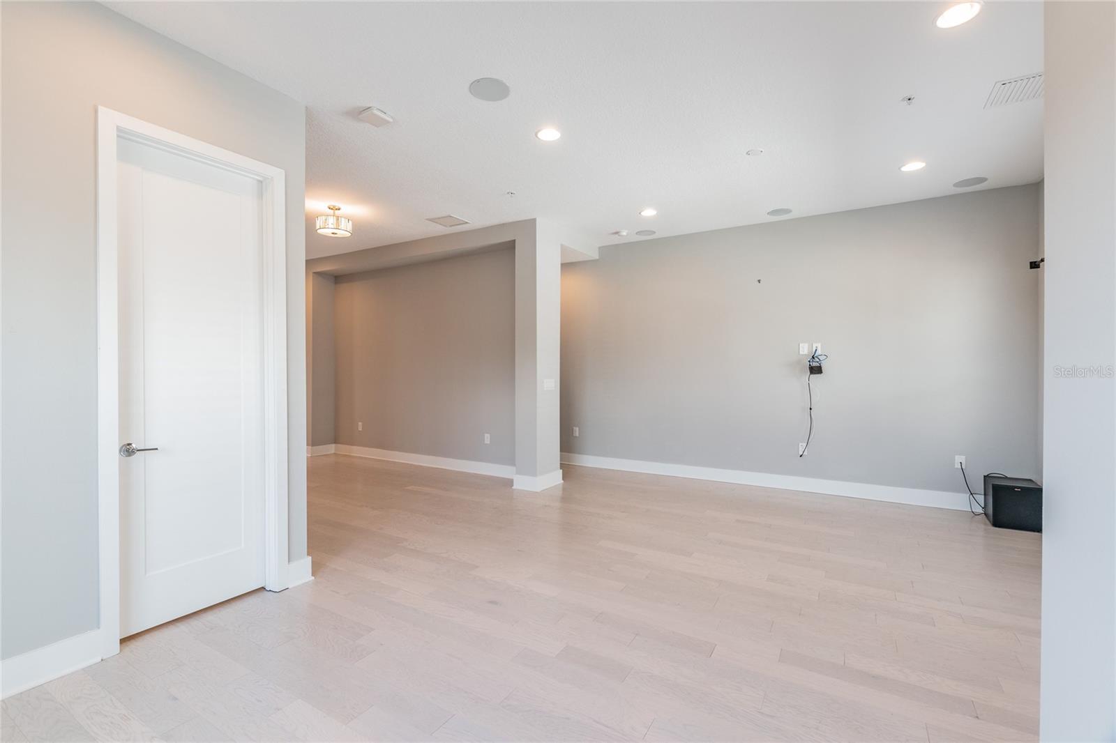 HIGHLAND TWNHMS - Residential Lease