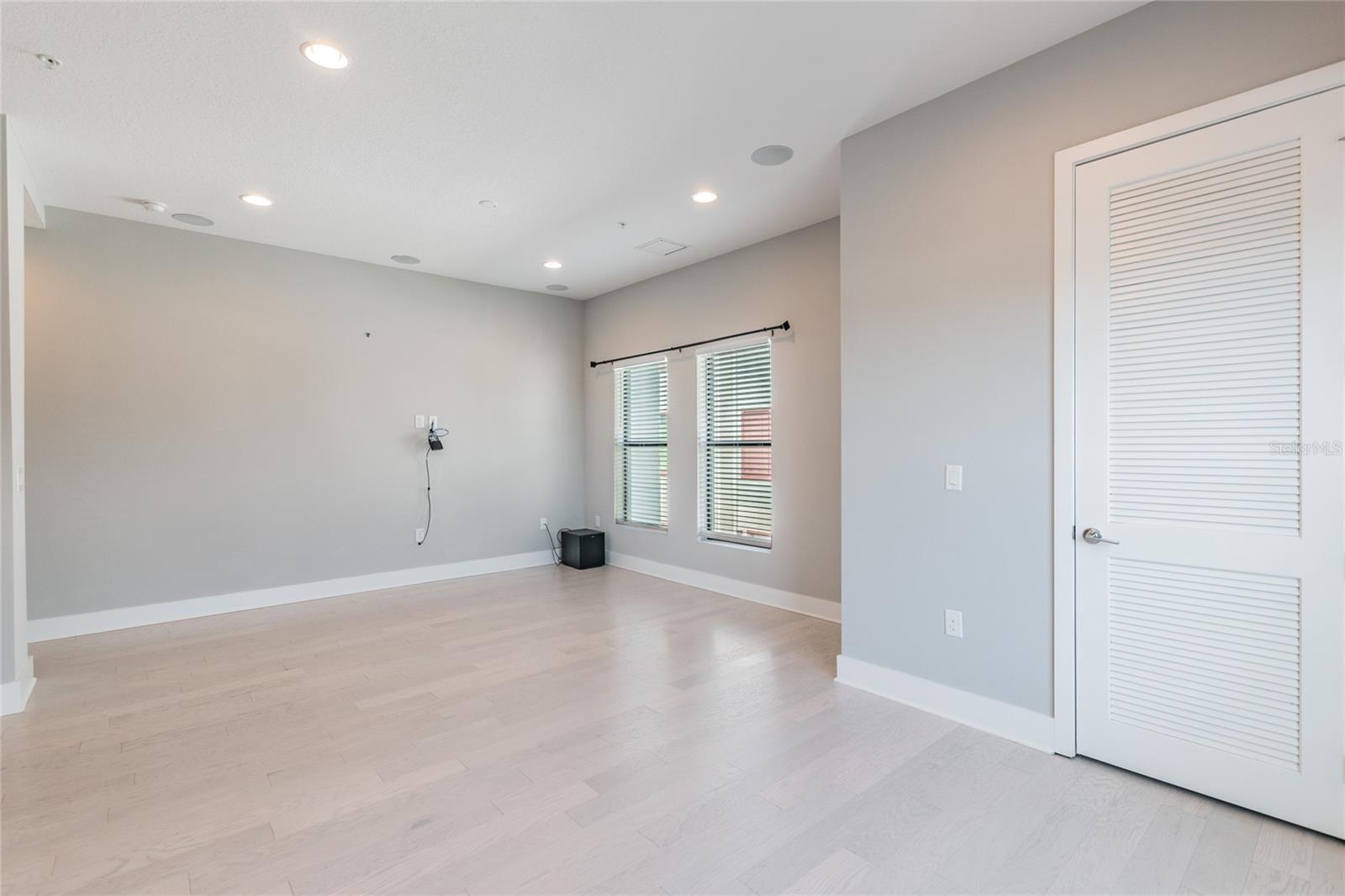 HIGHLAND TWNHMS - Residential Lease