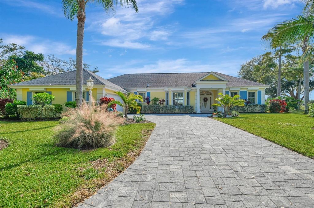 Photo of 15 Fairway Drive, Englewood, FL 34223 (MLS # N6141308)