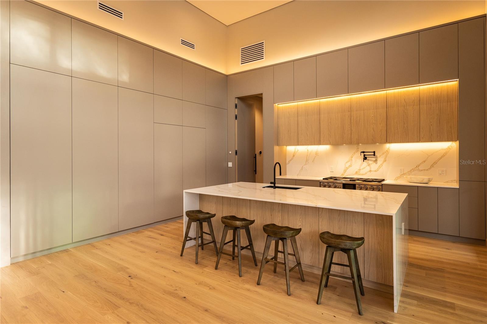BAY HILL SEC 04 - Residential