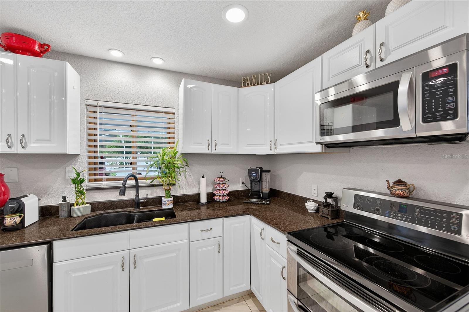 OAKVIEW ESTATES UN #3 - Residential