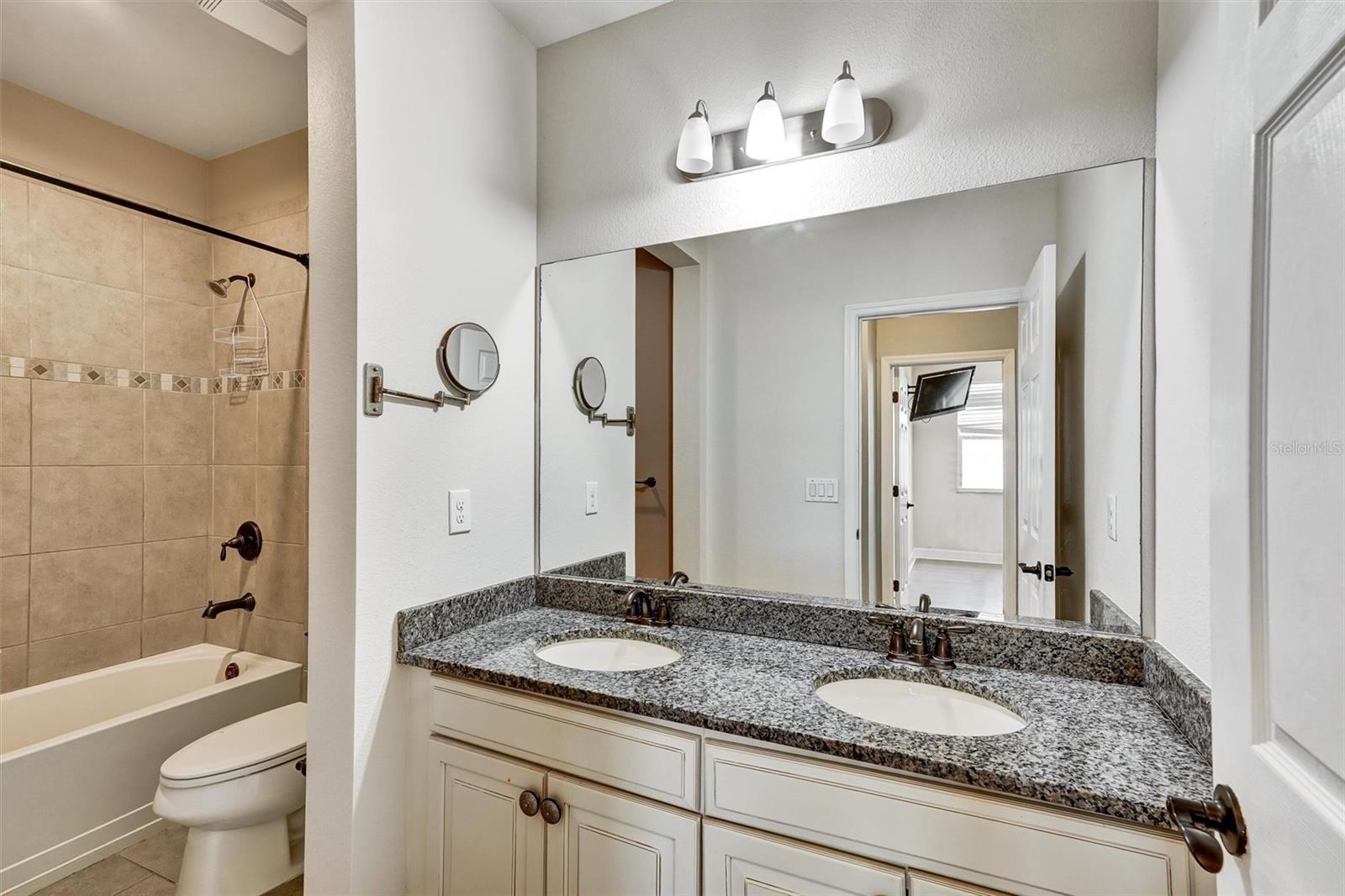 ARBOR RESERVE - Residential Lease