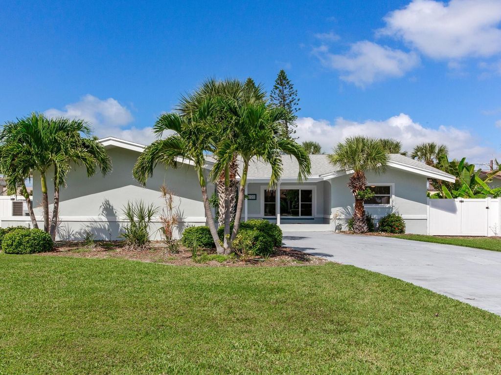 Photo of 10120 Paradise Boulevard, Treasure Island, FL 33706 (MLS # TB8436660)