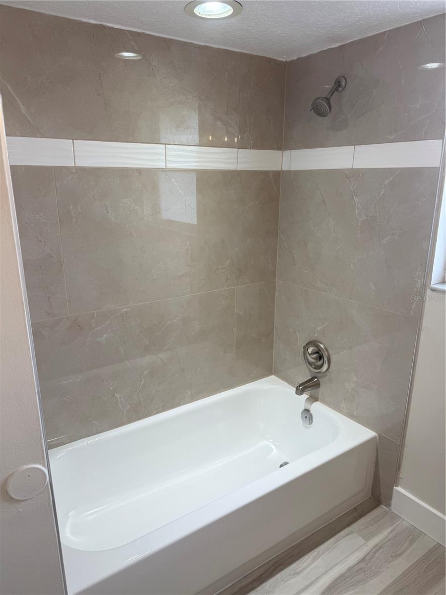 RIVERSIDE ESTATE - Residential