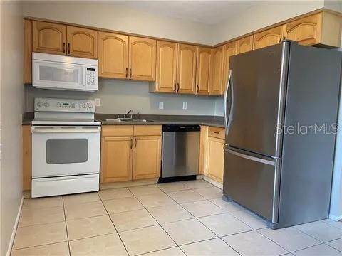 904 16TH STREET E
