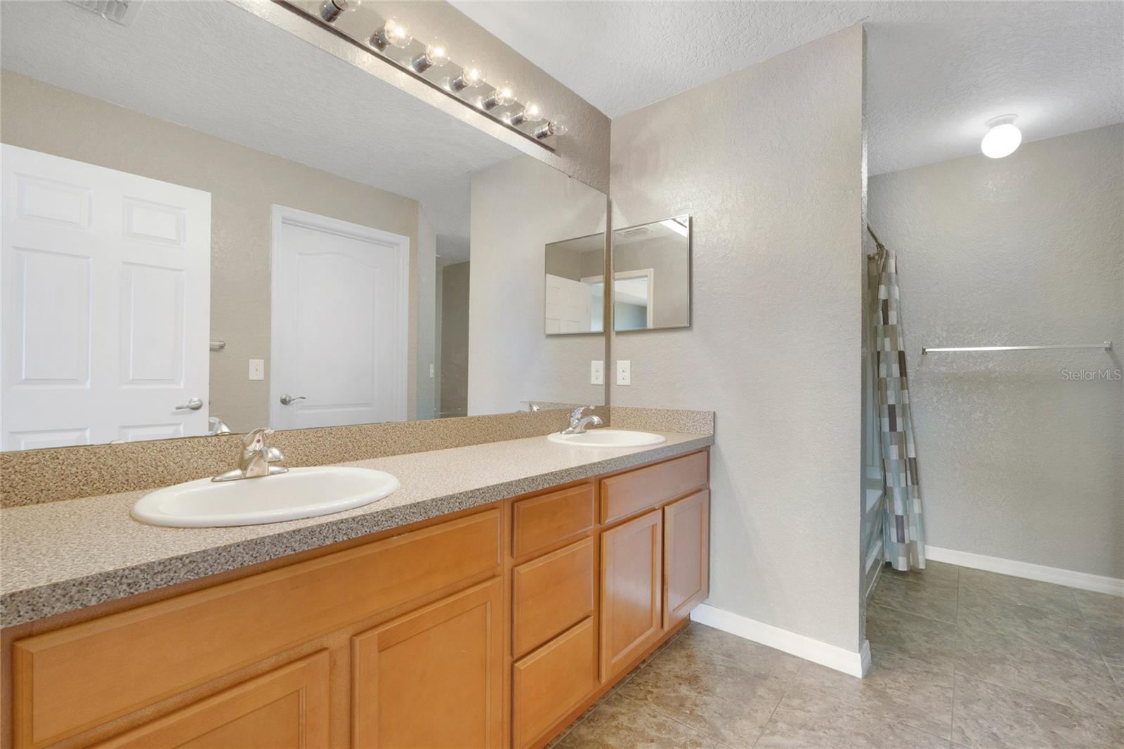 SNELL CREEK MANOR - Residential