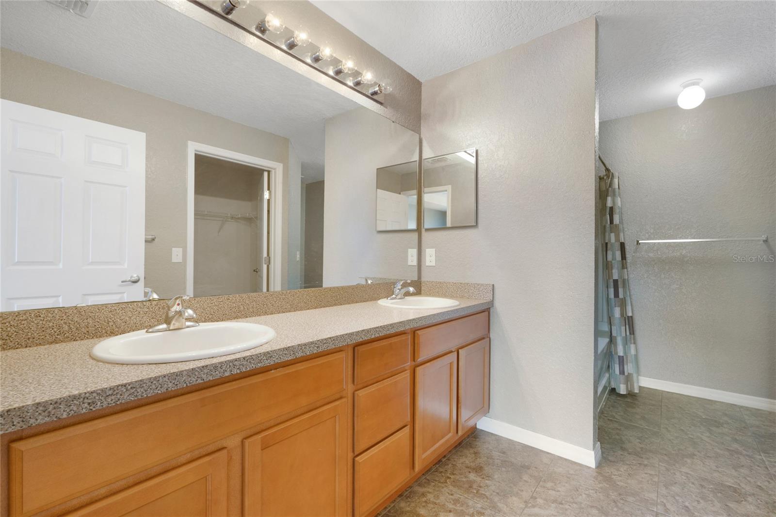 SNELL CREEK MANOR - Residential