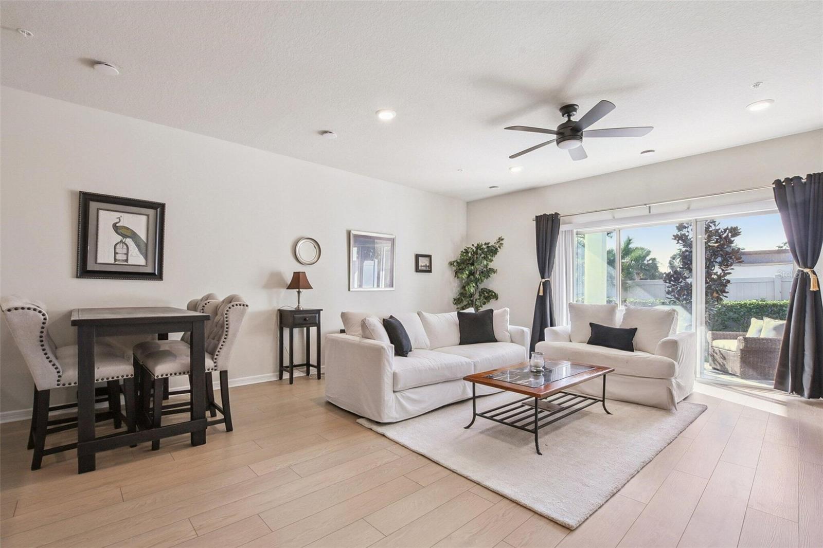 GRAYSON SQUARE - Residential