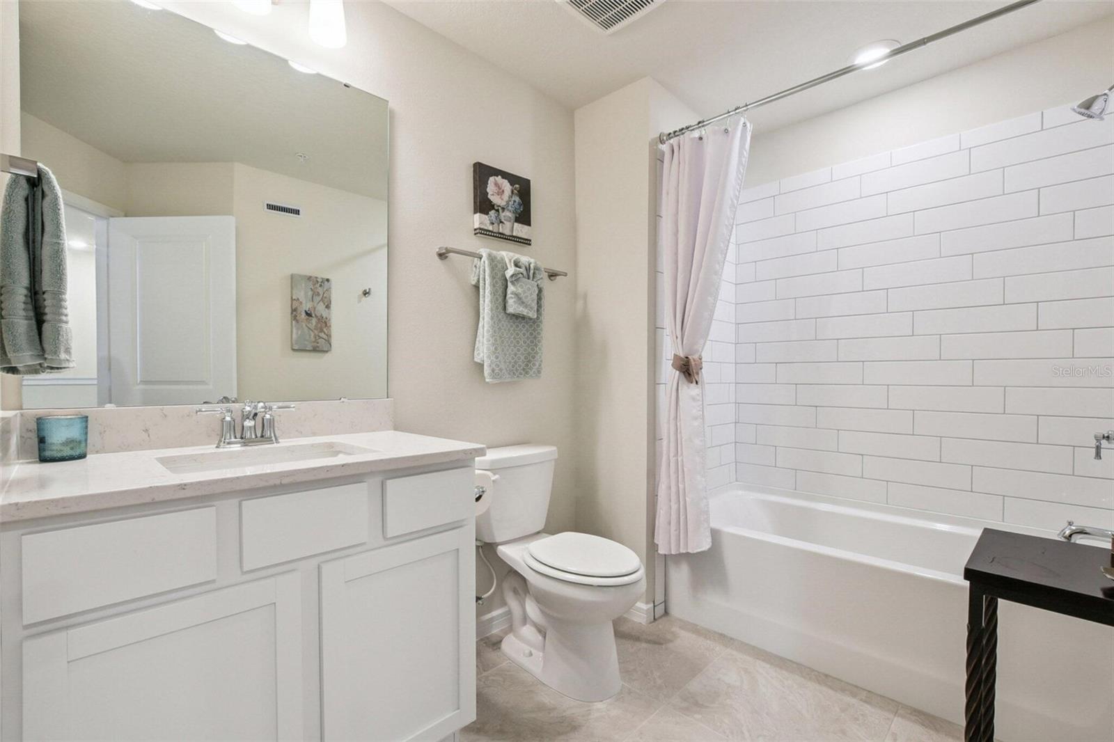 GRAYSON SQUARE - Residential