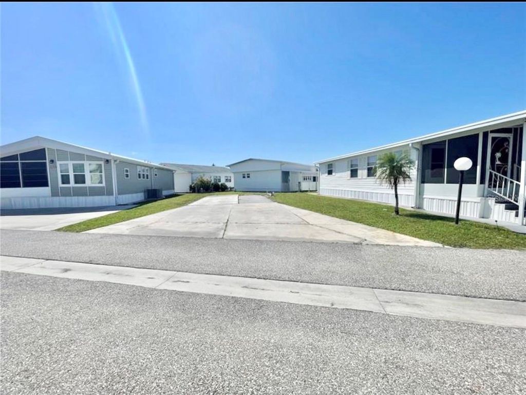 Photo of 3333 26th Avenue E #1124, Bradenton, FL 34208 (MLS # A4696076)