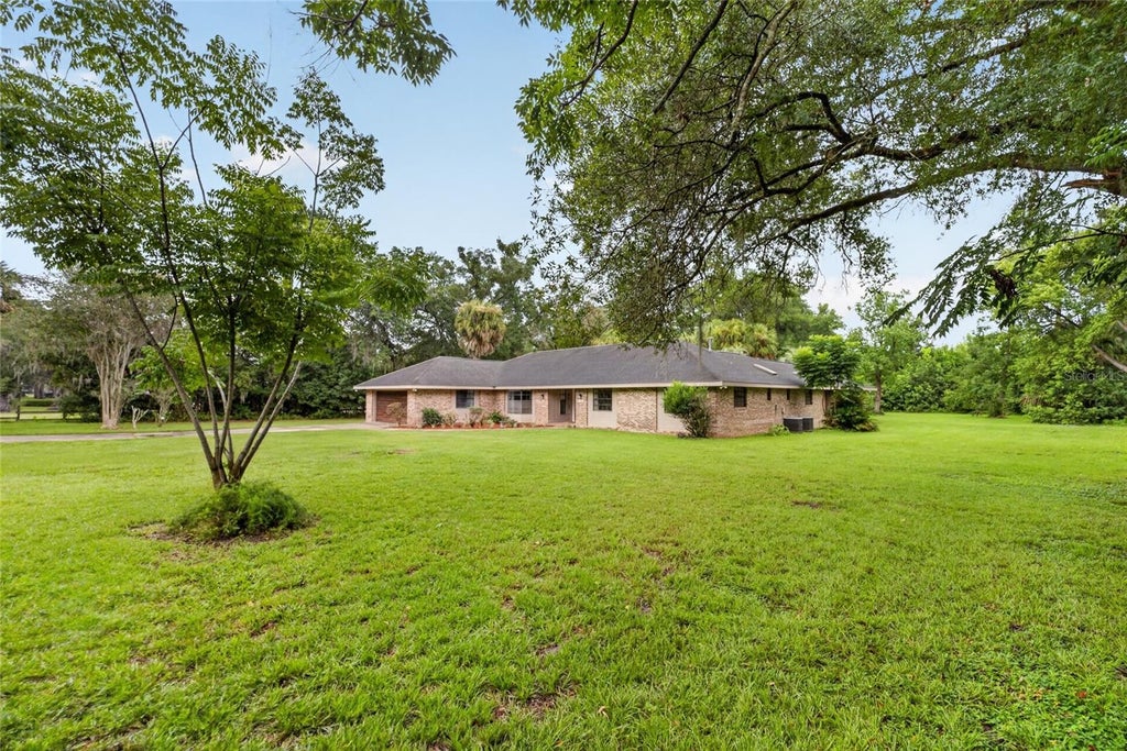 Photo of 5240 SE 17th Street, Ocala, FL 34471 (MLS # OM729537)