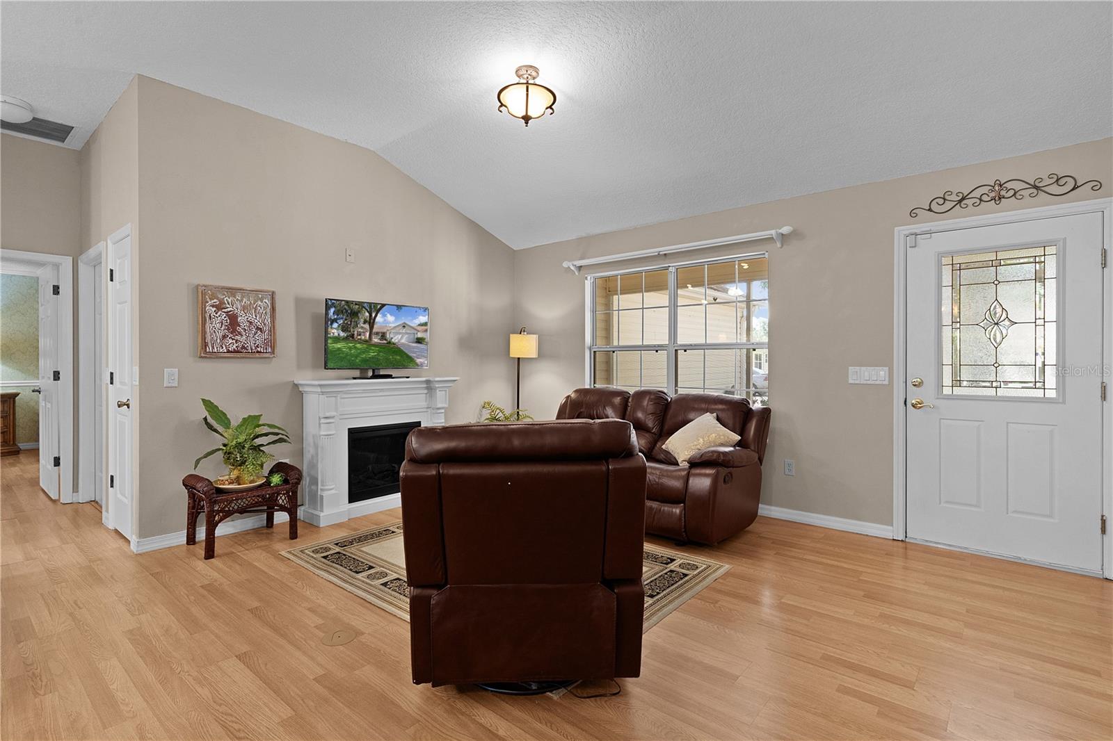 411 LOMA PASEO DRIVE